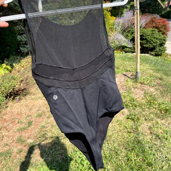 BUNDLE: Lululemon Size 4 Tops - Picture 13 of 16